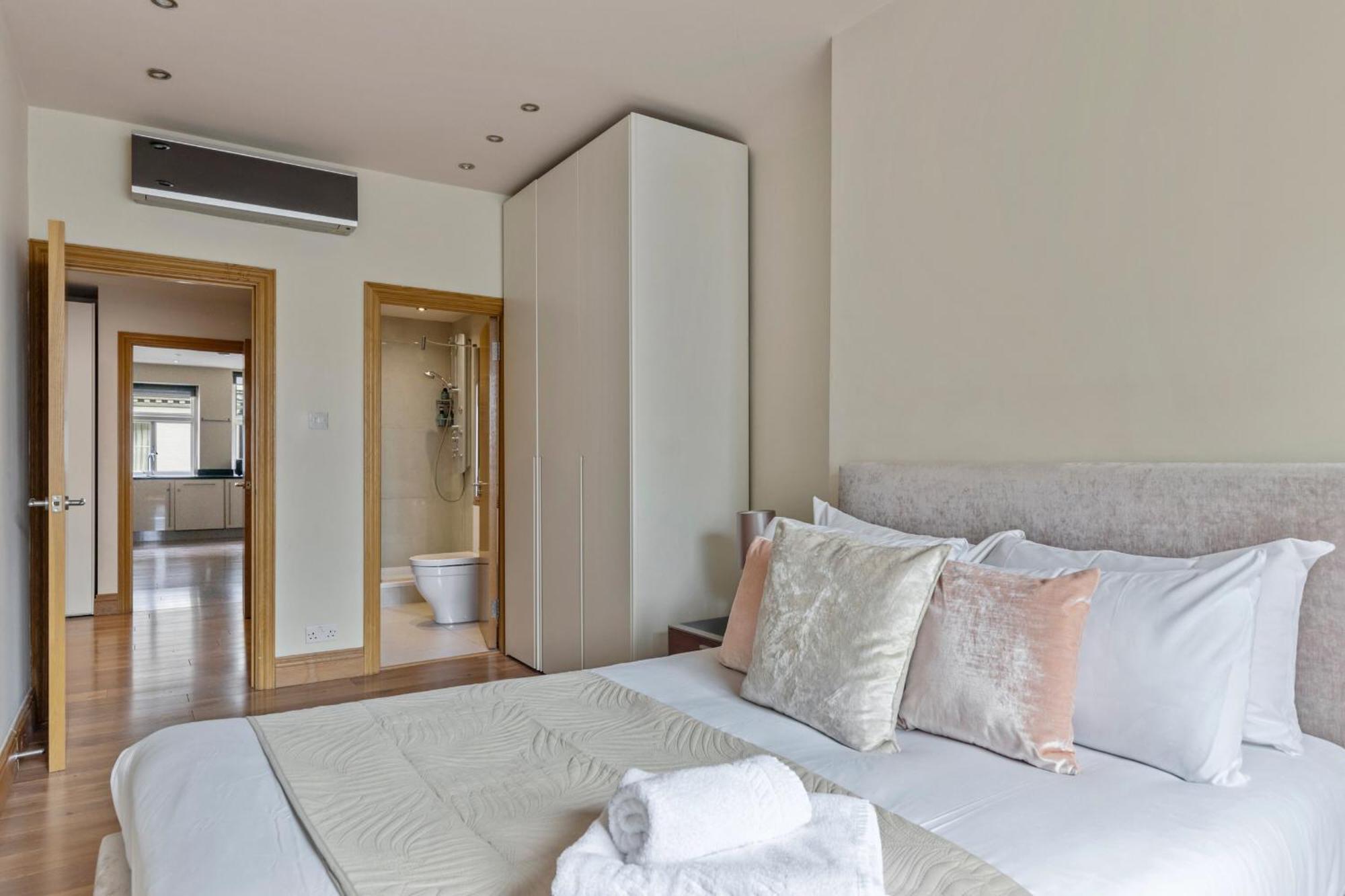 Enchanting Hideaway - La Reserve South Kensington London Exterior photo